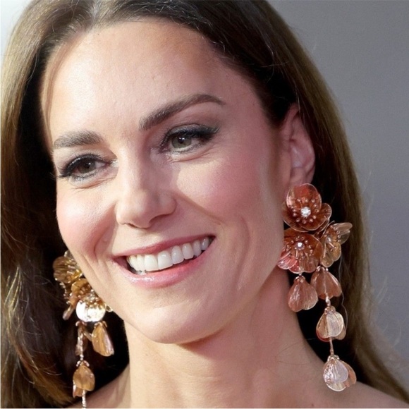 Zara Kate Middleton famous Gold Floral Statement Earrings - Picture 8 of 8